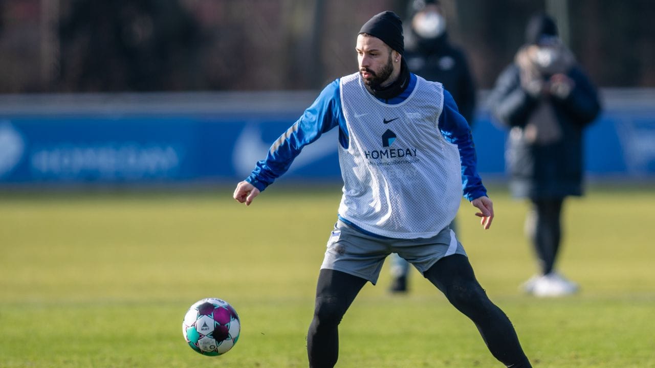 Vierter Corona-Fall bei Hertha BSC: Marvin Plattenhardt wurde ebenfalls positiv getestet. Vierter Corona-Fall bei Hertha BSC: Marvin Plattenhardt wurde ebenfalls positiv getestet.