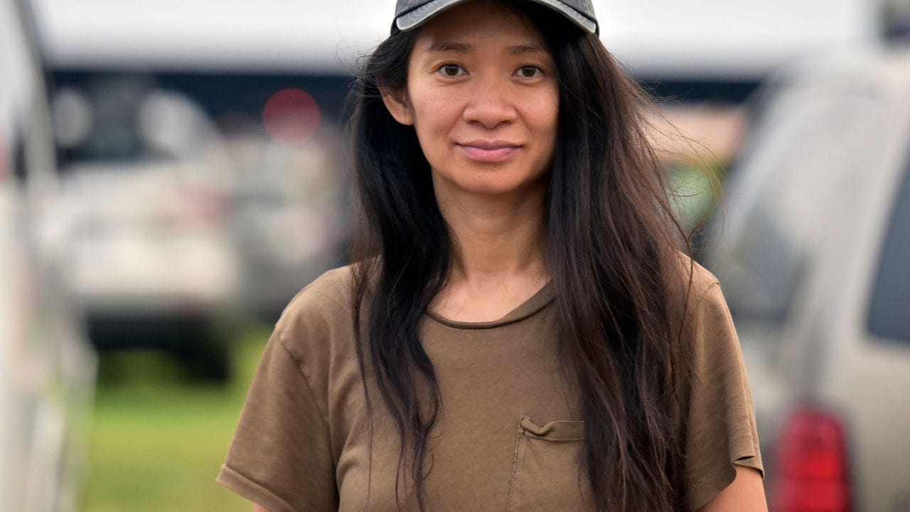 Chloé Zhao, Regisseurin, nimmt an einer Drive-In Filmvorführung ihres Films "Nomadland" im Rose Bowl Stadion teil.