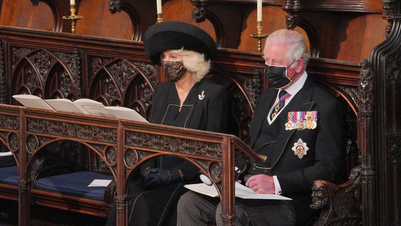 Camilla, Herzogin von Cornwall und Charles, Prinz von Wales, während der Trauerfeier in der St.