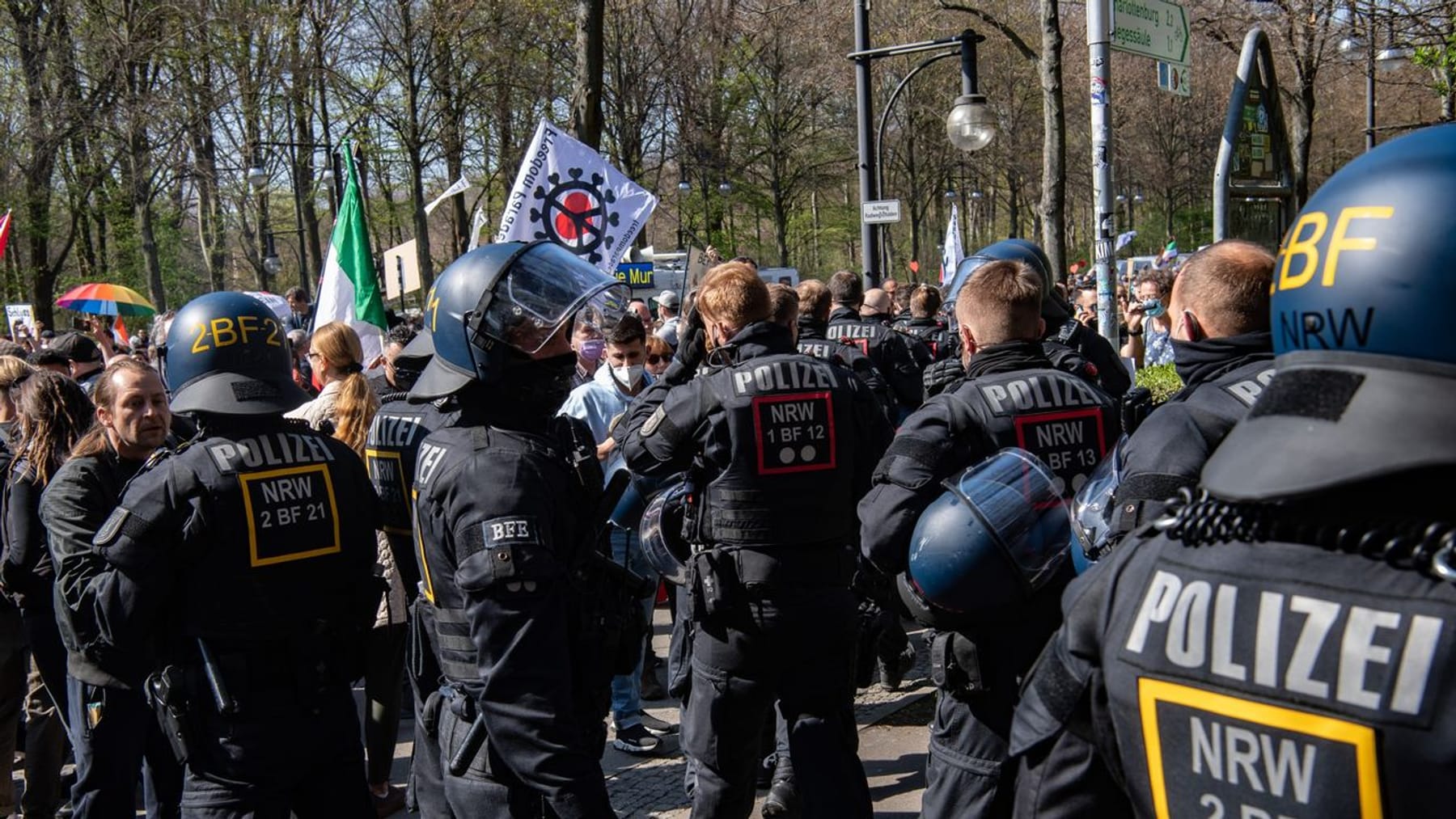 200 Festnahmen Bei Demos Gegen Corona-Politik In Berlin