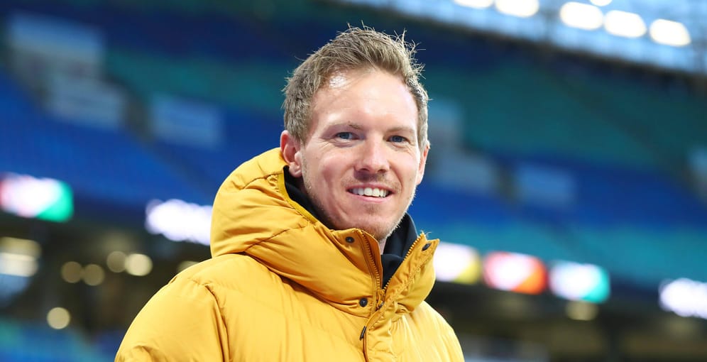 Der Wechsel von Julian Nagelsmann zum FC Bayern wird immer wahrscheinlicher. Nagelsmann hat nach "Kicker"-Informationen RB Leipzig um die vorzeitige Auflösung seines bis 2023 datierten Vertrages gebeten. Angeblich fordert RB eine Ablöse von rund 25 Millionen Euro für den Trainer, der in München als Wunschkandidat für die Nachfolge von Hansi Flick gilt.