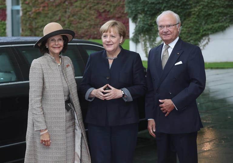 Oktober 2016: Bei einer Reise durch Königin Silvias Heimat Deutschland treffen die schwedischen Royals auch Kanzlerin Angela Merkel.