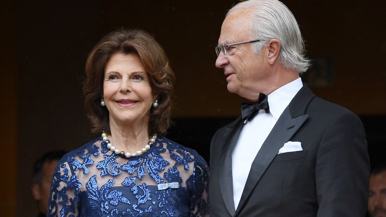 König Carl Gustaf von Schweden und Königin Silvia von Schweden bei der Eröffnung der Bayreuther Festspiele.