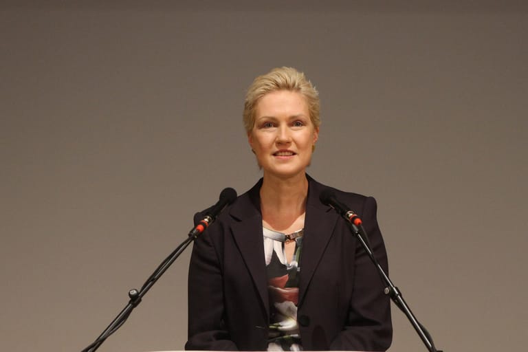 Manuela Schwesig: Die Ministerpräsidentin von Mecklenburg-Vorpommern bekam Ende April beim Hausarzt den Impfstoff von Biontech. Aufgrund ihrer überstandenen Krebserkrankung zählte sie in die Priorisierungsgruppe 2.