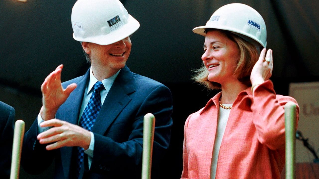 Bill und Melinda Gates bei einer Grundsteinlegung in Seattle 2001. Bill und Melinda Gates bei einer Grundsteinlegung in Seattle 2001.
