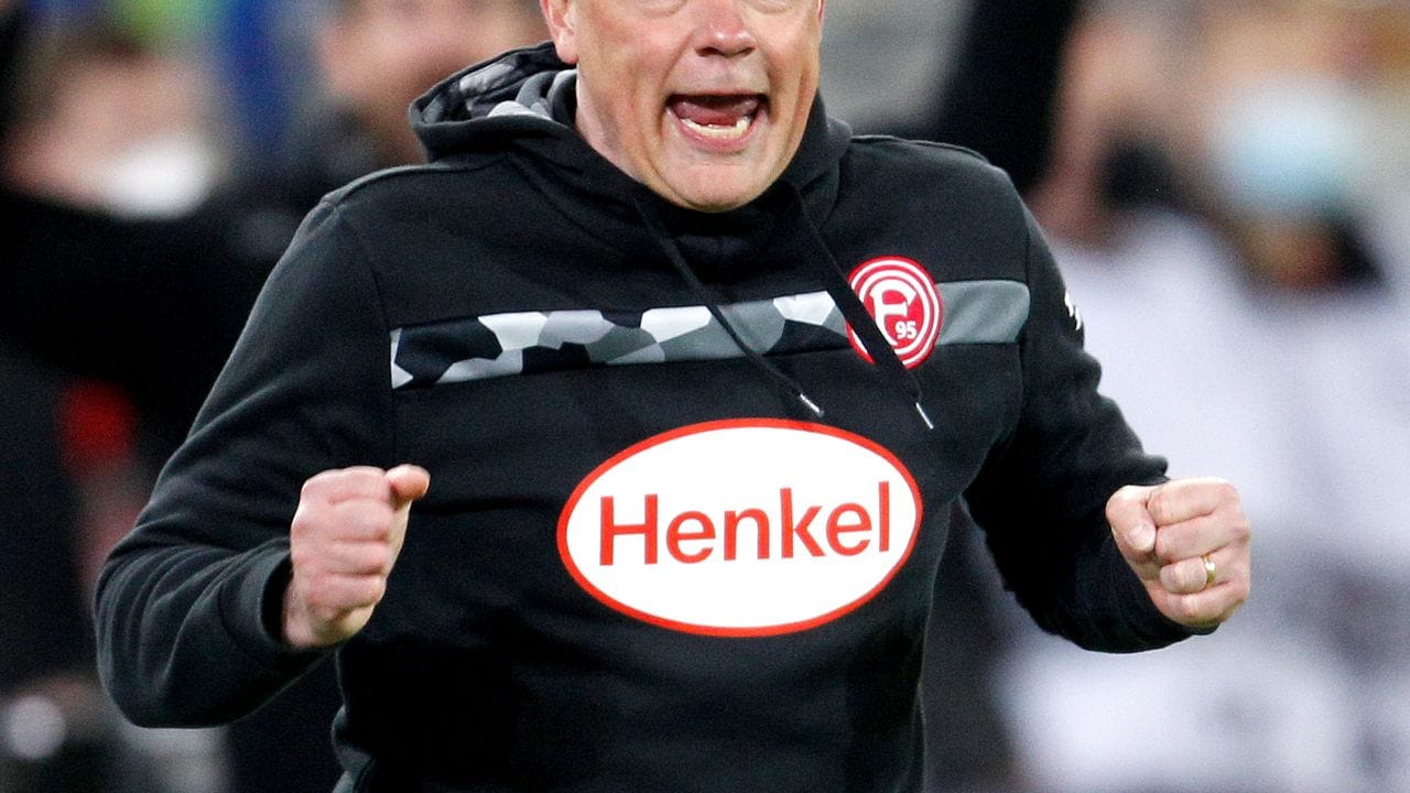 Trainer Uwe Rösler feierte mit Fortuna Düsseldorf einen emotionalen Heimsieg.