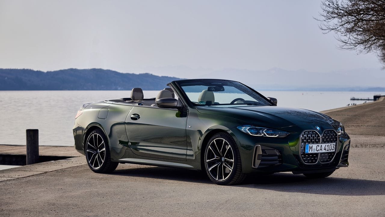 Auch wenn die Frontpartie beim neuen BMW 4er Cabrio etwas überzeichnet wirkt, gibt es am Gesamtauftritt wenig auszusetzen. Auch wenn die Frontpartie beim neuen BMW 4er Cabrio etwas überzeichnet wirkt, gibt es am Gesamtauftritt wenig auszusetzen.