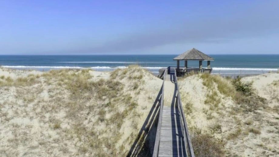 Privater Zugang zum Strand mit Blick auf den Atlantik