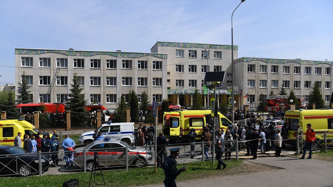 Bei dem Angriff auf die Schule in Kasan sind mindestens neun Menschen getötet worden.