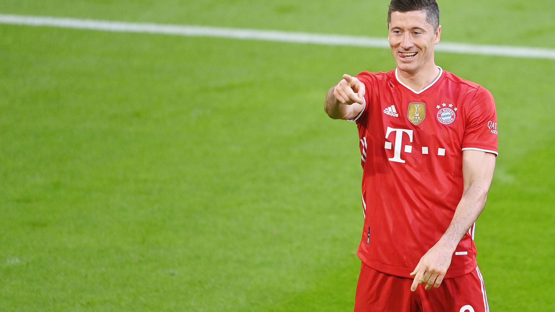 Er hat es geschafft: Robert Lewandowski hat sein 40. Saisontor geschossen, damit den Rekord von Gerd Müller eingestellt. t-online zeigt Ihnen, welche Stürmerlegenden der Pole hinter sich gelassen hat.