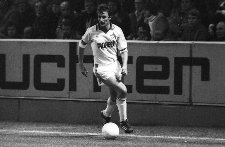 34 Tore in der Saison 1976/1977 für den 1. FC Köln: Dieter Müller. Schaffte auch Lewandowski in der Saison 2019/20.