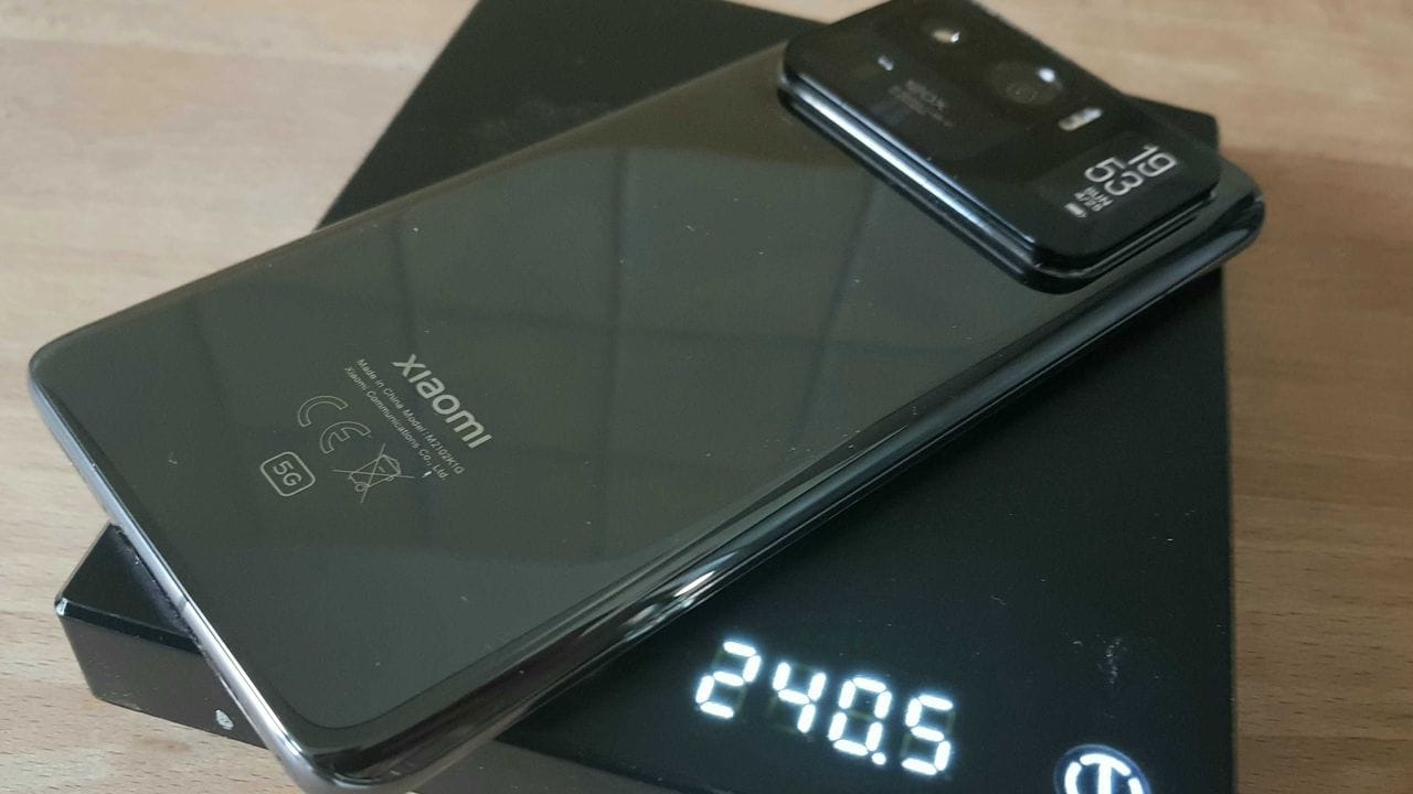 Das Xiaomi Mi 11 Ultra wiegt 240,5 Gramm und damit sechs Gramm mehr als der Hersteller sagt.
