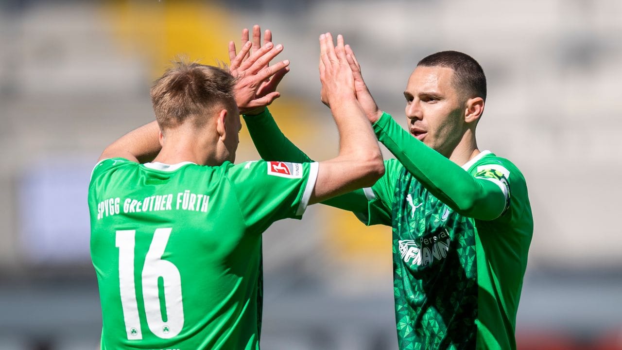 Greuther Fürth bleibt im Kampf um den direkten Aufstieg dabei.