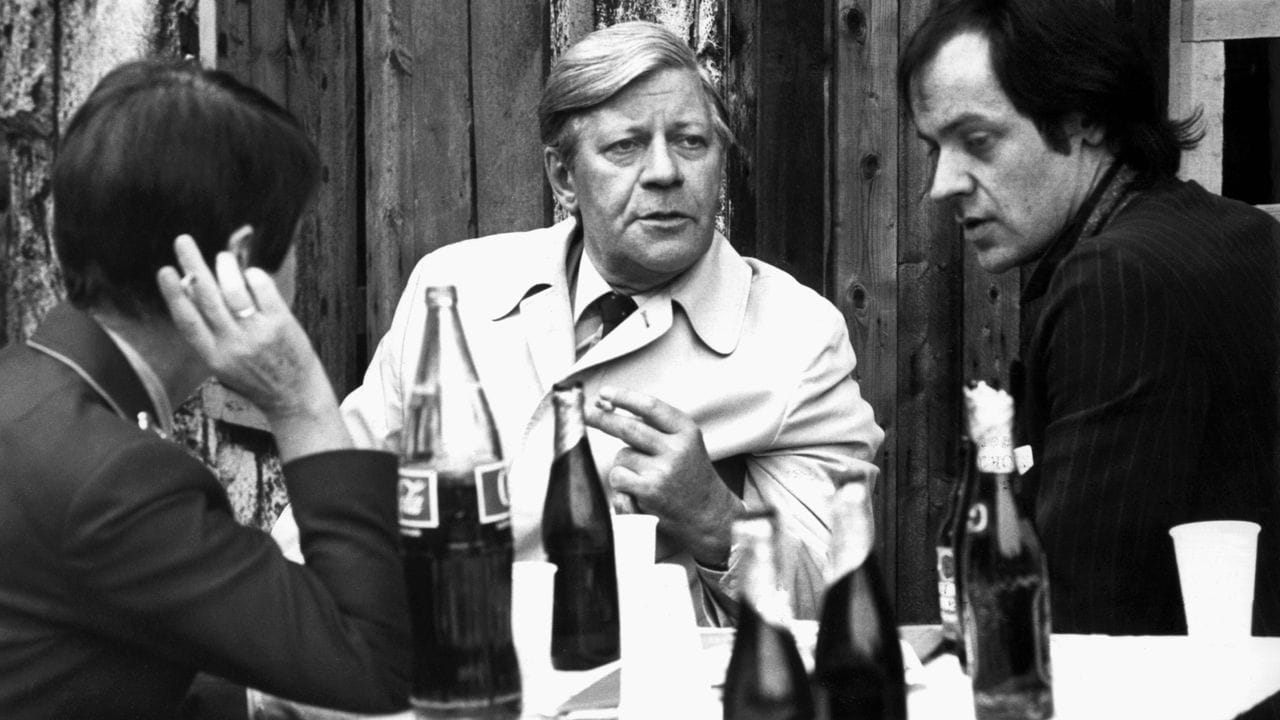 Meinungsaustausch im Mai 1980: Bundeskanzler Helmut Schmidt (M) und der Rockmusiker Udo Lindenberg (r).