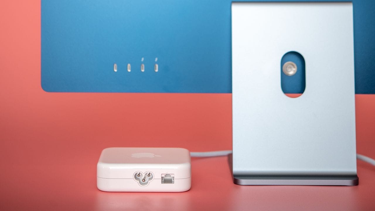 Das Netzteil ist gleichzeitig auch der Netzwerkadapter für den neuen iMac. Das Netzteil ist gleichzeitig auch der Netzwerkadapter für den neuen iMac.