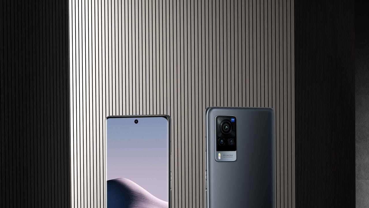 Das Vivo X60 Pro 5G (800 Euro) besitzt einen 6,56 Zoll großen, quasi randlosen AMOLED-Bildschirm (2376 mal 1080 Pixel) mit HDR10+ und 120-Hertz-Bildwiederholrate. Das Vivo X60 Pro 5G (800 Euro) besitzt einen 6,56 Zoll großen, quasi randlosen AMOLED-Bildschirm (2376 mal 1080 Pixel) mit HDR10+ und 120-Hertz-Bildwiederholrate.