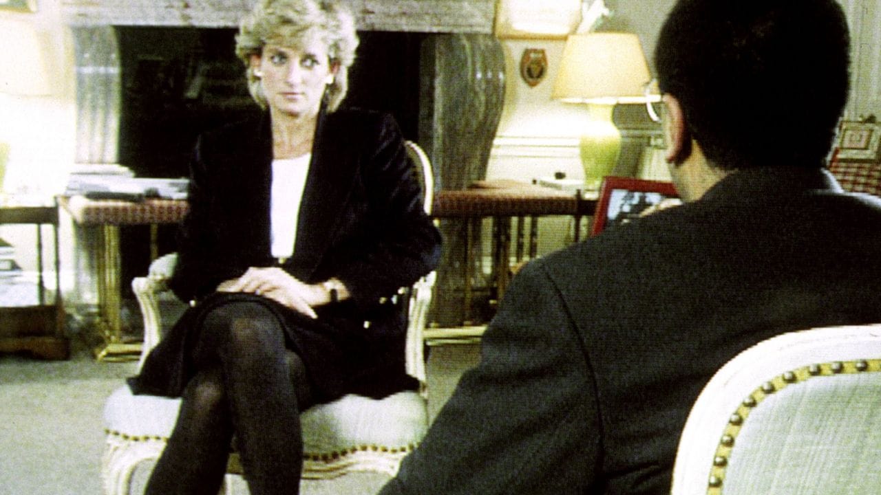 Prinzessin Diana im Gespräch mit dem BBC-Reporter Martin Bashir im Jahr 1995. Prinzessin Diana im Gespräch mit dem BBC-Reporter Martin Bashir im Jahr 1995.