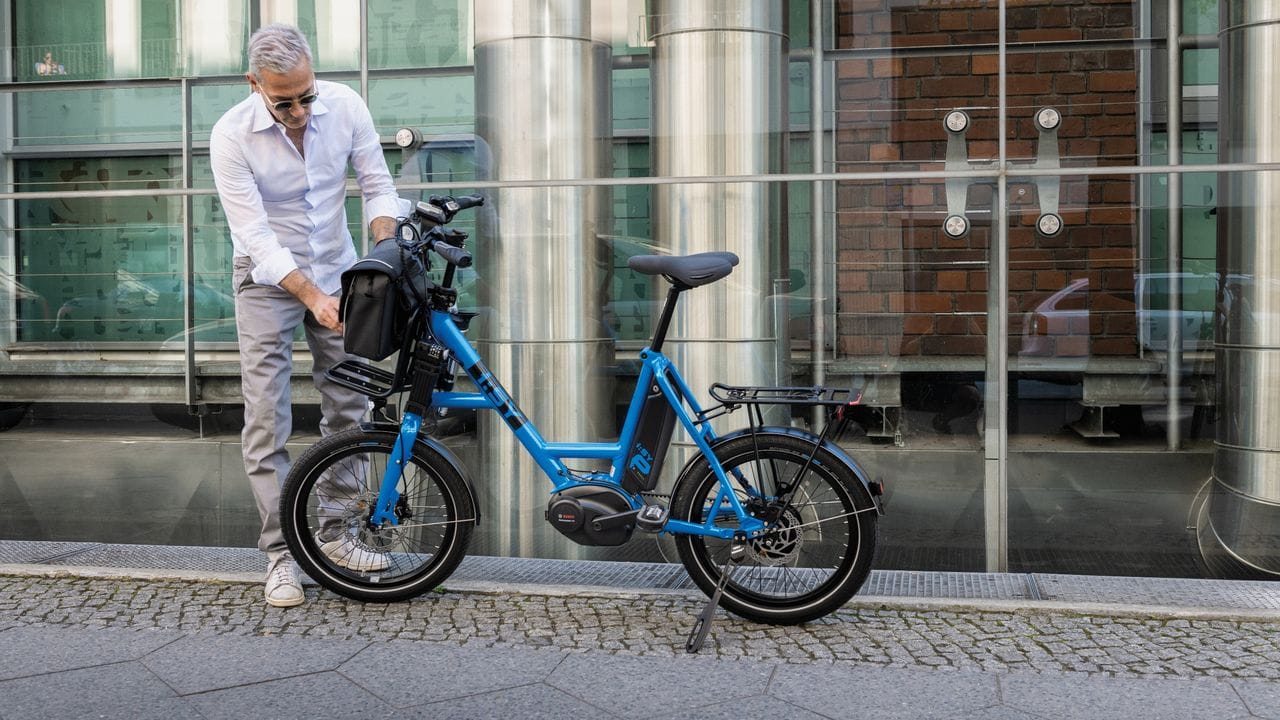 Platzsparen: Ob zum Pendeln oder für die Freizeit, kompakte Fahrrader können eine praktische Alternative zu normal großen Fahrrädern sein.