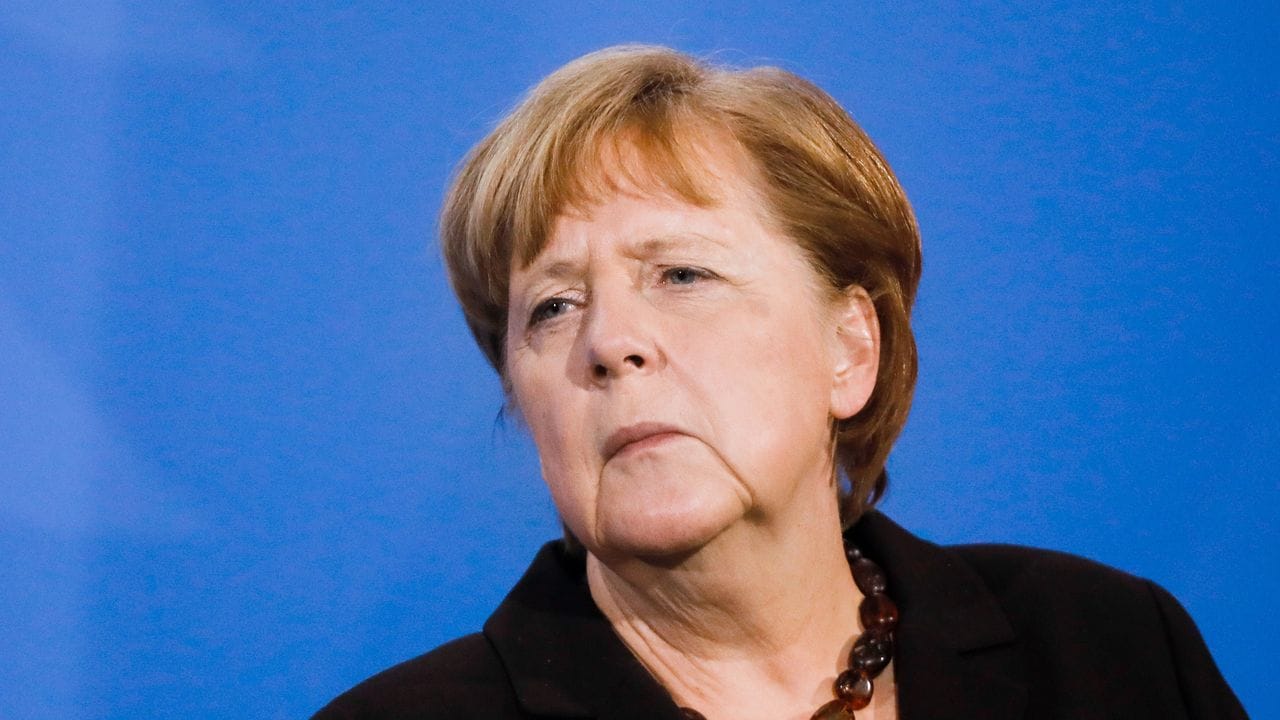 Angela Merkel hat am Samstag "unerträglichen Antisemitismus" auf zurückliegenden Demonstrationen beklagt.