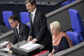 Hermann Otto Solms: Bei der konstituierenden Sitzung des Bundestag in Berlin am 24. Oktober 2017 war er der Alterspräsident.
