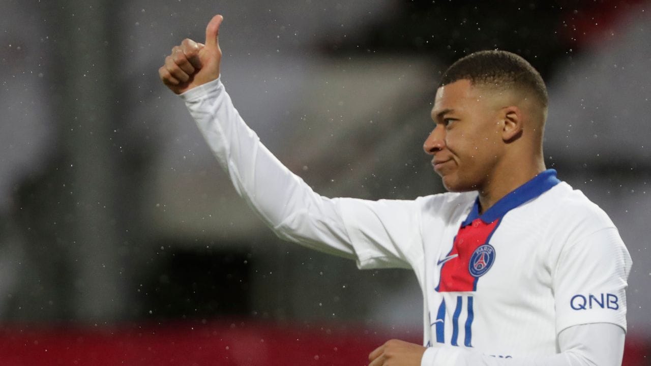 Paris Saint-Germain gewann zwar bei Stade Brest mit 2:0, zur Meisterschaft reichte der Sieg aber nicht. Paris Saint-Germain gewann zwar bei Stade Brest mit 2:0, zur Meisterschaft reichte der Sieg aber nicht.