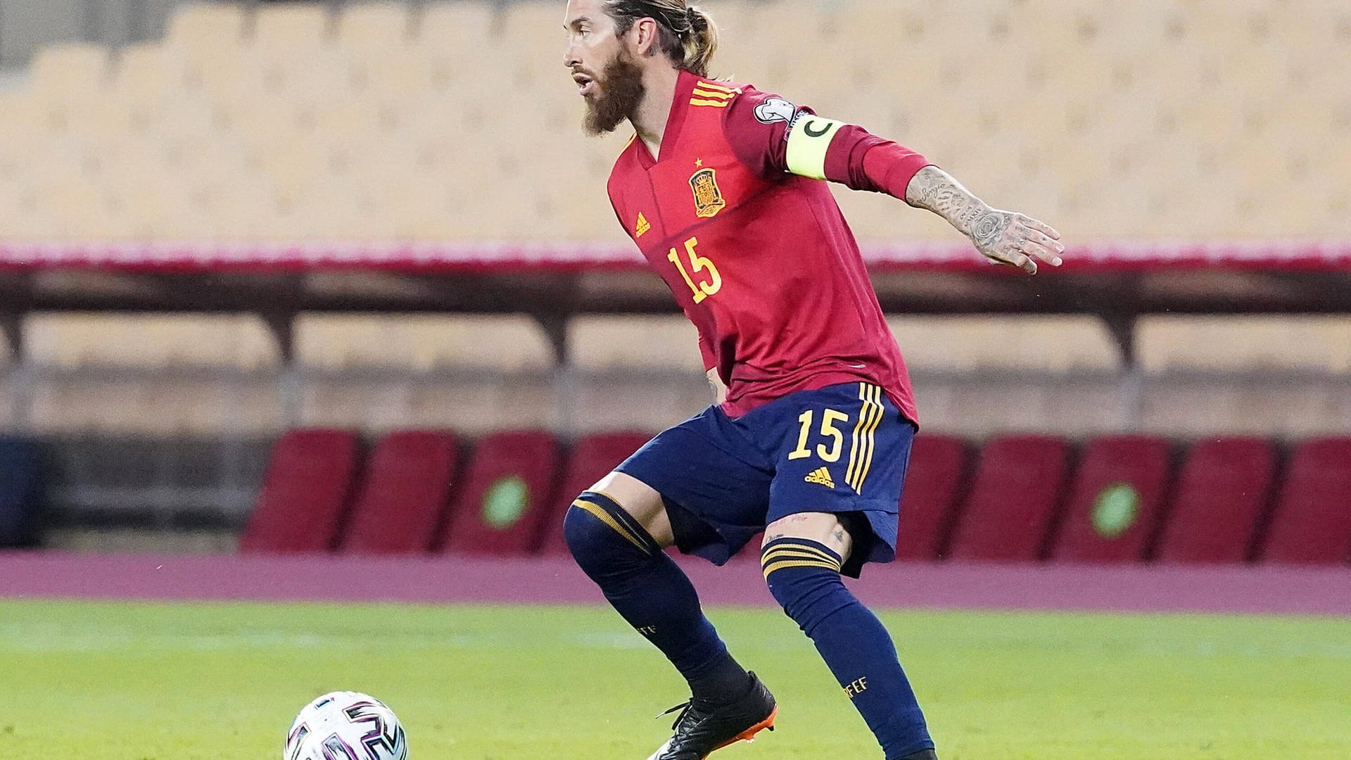 Ganz hart trifft es Sergio Ramos. Der 35-jährige Kapitän der Spanier wurde von Trainer Luis Enrique überraschend nicht nominiert. Die Begründung: "Ich muss machen, was für das Team am besten ist." Für…