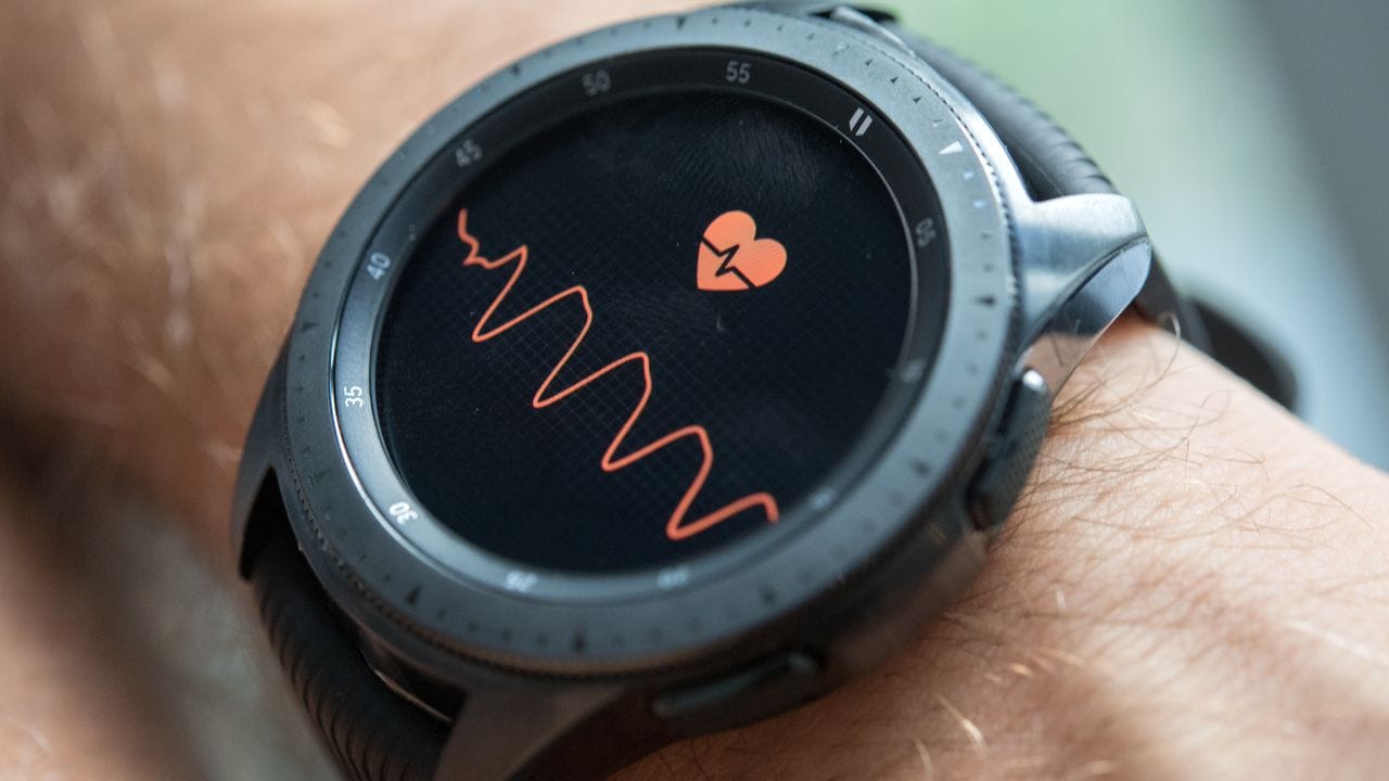 Herzschlag im Blick: Manche Smartwatches haben einen Pulsmesser an Bord.