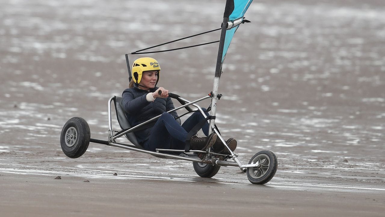 Herzogin Kate beim Strandsegeln im schottischen St.