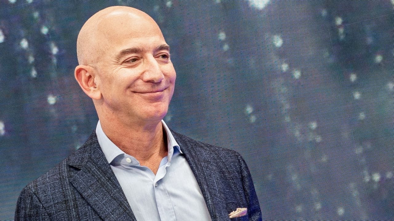 Jeff Bezos, Gründer von Amazon, nimmt an einer Veranstaltung des Unternehmens für Neuheiten teil. Jeff Bezos, Gründer von Amazon, nimmt an einer Veranstaltung des Unternehmens für Neuheiten teil.