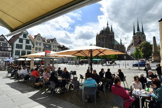 Der Domplatz in Erfurt: Thüringen weist jetzt eine 7-Tage-Inzidenz von 47,5 auf.