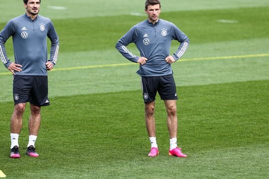 Mats Hummels (l) und Thomas Müller beim Training in Seefeld.