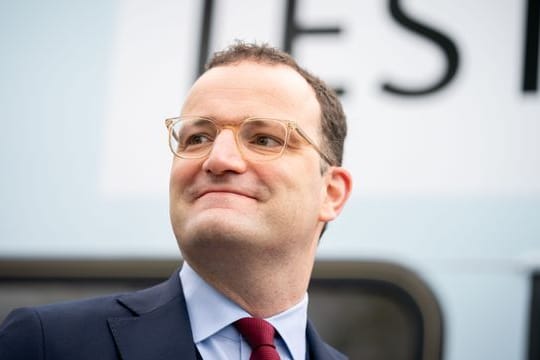 Bundesgesundheitsminister Spahn geht von einer Impfbereitschaft "von 70 bis 75 Prozent" der Erwachsenen aus.
