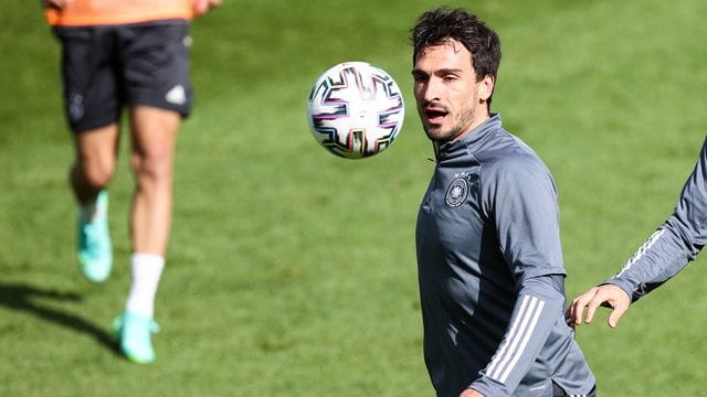 Wieder zurück in der Nationalmannschaft: Mats Hummels auf dem Trainingsplatz. Wieder zurück in der Nationalmannschaft: Mats Hummels auf dem Trainingsplatz.