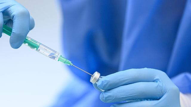 In der Europäischen Union ist der Impfstoff von Biontech/Pfizer jetzt auch für die 12- bis 15-Jährigen zugelassen. In der Europäischen Union ist der Impfstoff von Biontech/Pfizer jetzt auch für die 12- bis 15-Jährigen zugelassen.