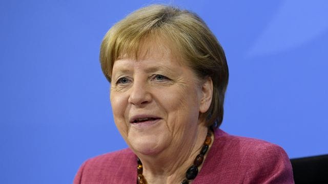 Bundeskanzlerin Angela Merkel: "Corona ist noch da, auch wenn die Inzidenzen erfreulicherweise jetzt sinken. Bundeskanzlerin Angela Merkel: "Corona ist noch da, auch wenn die Inzidenzen erfreulicherweise jetzt sinken.