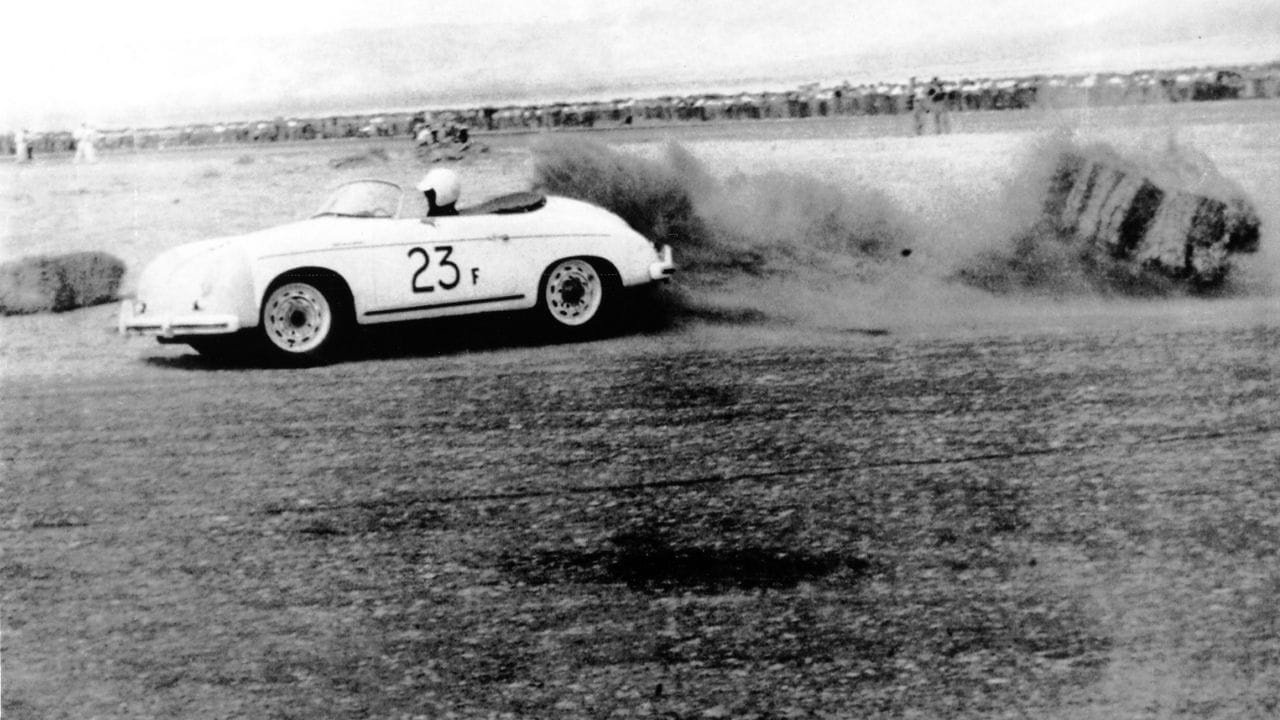 James Dean wirbelte im 356 Speedster beim Palm Springs Road Race Ende März 1955 mächtig Staub auf.