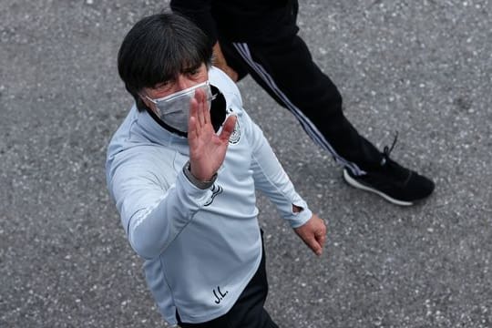 Vor dem Trainingslager in Seefeld war Bundestrainer Joachim Löw zu Gast bei Angela Merkel im Kanzleramt.