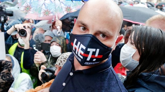 Andrej Piwowarow bei einer Oppositions-Kundgebung im Sommer 2020. Andrej Piwowarow bei einer Oppositions-Kundgebung im Sommer 2020.