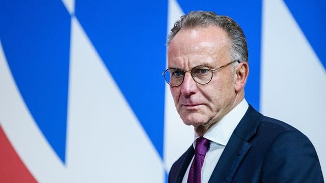 Karl-Heinz Rummenigge hat seinen Vertrag als Vorstandsvorsitzender des FC Bayern zum 30. Karl-Heinz Rummenigge hat seinen Vertrag als Vorstandsvorsitzender des FC Bayern zum 30.
