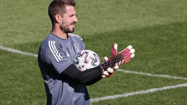 Torwart Kevin Trapp beim DFB-Training in Seefeld.