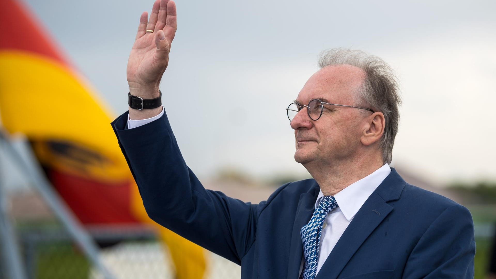 Reiner Haseloff: Seit 2011 regiert der promovierte Physiker das Bundesland, nun strebt er seine dritte Amtszeit an. Dabei sah es noch vor einem Jahr so aus, als würde der CDU-Politiker die Spitzenkandidatur einem Nachfolger überlassen. In der Corona-Krise inszenierte er sich als Macher mit einem eigenen "Sachsen-Anhalt-Weg" und gewann auch als Bundesratspräsident und Präsidiumsmitglied der CDU zuletzt an Statur.