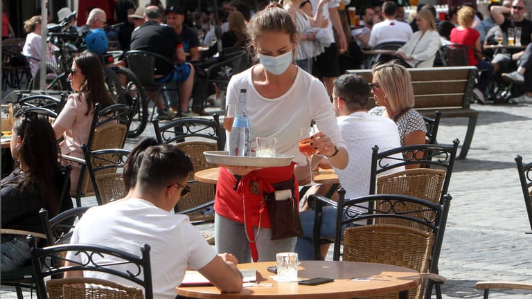 Außengastronomie in Heidelberg: In allen Bundesländern sind die Corona-Inzidenzen soweit gesunken, dass Gastronomie und Freizeiteinrichtungen wieder öffnen.