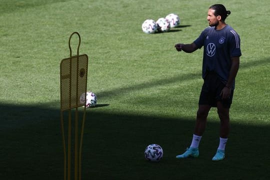 Muss wegen einer Muskelverhärtung für das Testspiel gegen Dänemark passen: Emre Can.