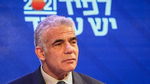 Jair Lapid hat offenbar genug Partner für eine Koalition gefunden. Jair Lapid hat offenbar genug Partner für eine Koalition gefunden.