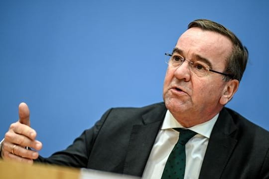 Niedersachsens Innenminister Boris Pistorius hat den neuen Verfassungschutzbericht 2020 vorgestellt.