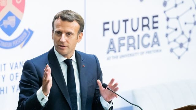 Frankreichs Präsident Emmanuel Macron will seine gemeinsamen militärischen Operationen mit Mali nach dem jüngsten Putsch zeitweise aussetzen.