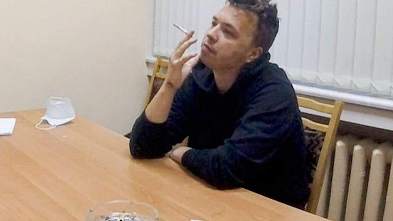 War vor knapp zwei Wochen in Minsk an Bord eines Ryanair-Passagierflugzeugs festgenommen worden: Roman Protassewitsch.
