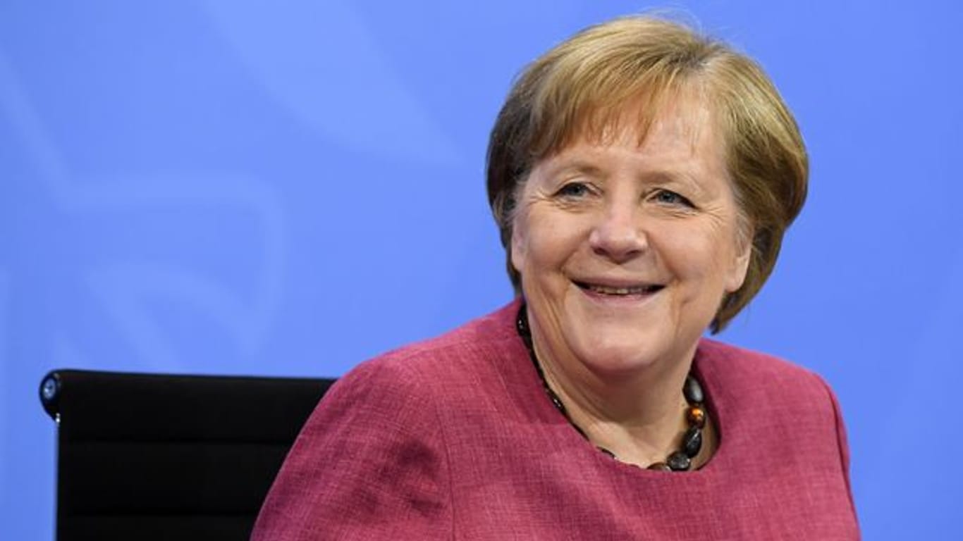 Schwört das DFB-Team kurz vor Beginn auf die EM ein: Bundeskanzlerin Angela Merkel.