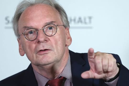 Sachsen-Anhalts Ministerpräsident Reiner Haseloff unterstreicht in seinem Auftritt im Wahlkampf seinen Führungsanspruch.
