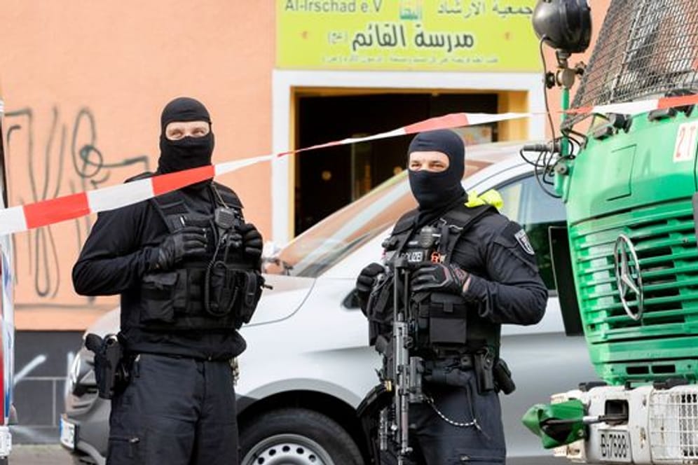 Eine Abwanderung von Hisbollah-Sympathisanten aus Deutschland oder einen Rückzug von Aktivisten aus bestimmten Vereinen konnten die Sicherheitsbehörden seit dem Betätigungsverbot nicht beobachten.